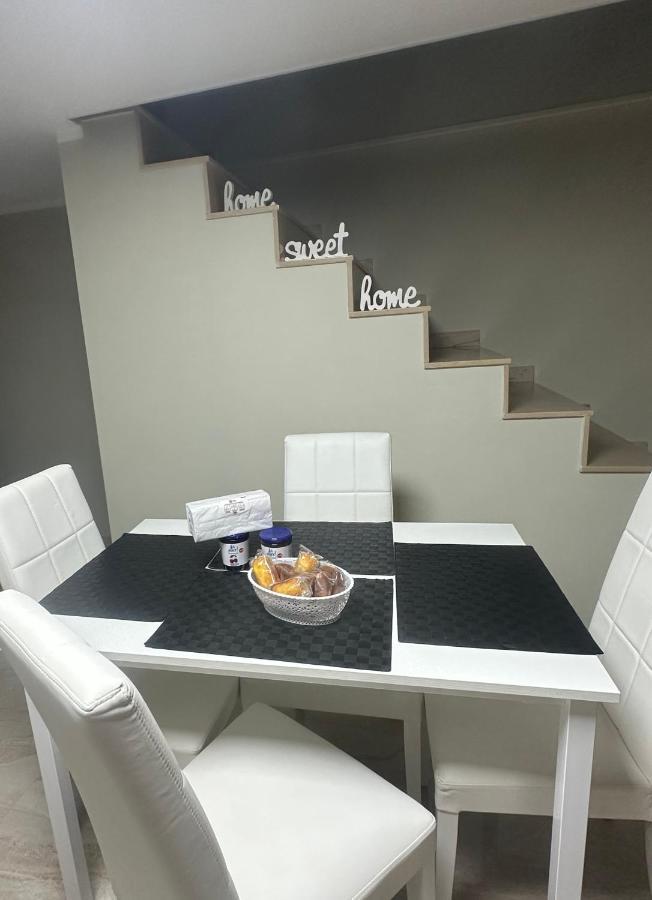 Bed and Breakfast A.D.M Napoli Esterno foto